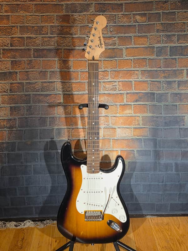 Squier 2019 Affinity Series Stratocaster Indian Laurel Fretboard 2-Color Sunburst image 1
