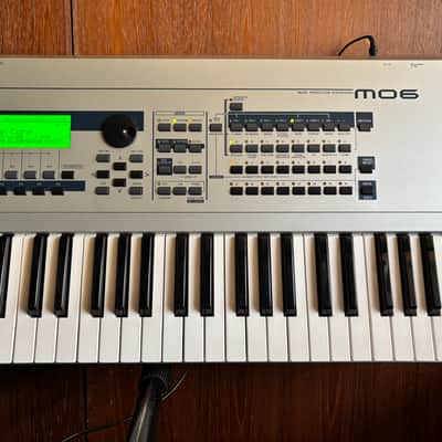 Yamaha MO6 61-Key Music Production Synthesizer Workstation DAW Control w/ bag image 3