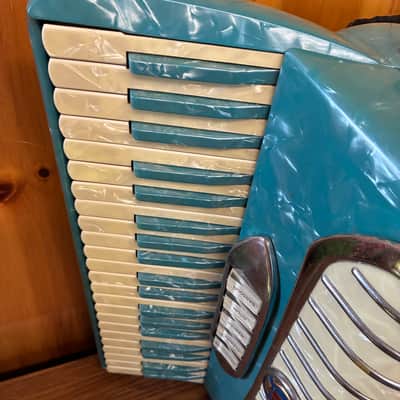 BLUE AND WHITE STRADOBOX PIANO ACCORFION LMM image 4