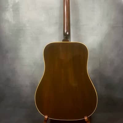 Gibson J-45 ADJ 1970-71 - Cherryburst image 2