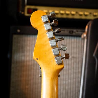 Fender Contemporary Series Stratocaster Deluxe HSS 1985 - 1987 - Frost White image 12