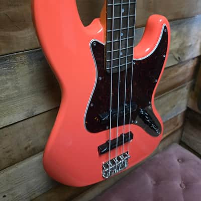 Squier Classic Vibe 60's Jazz Bass - Tahitian Coral image 4