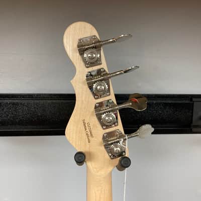 G&L L-2000 USA Tobacco Sunburst Bass image 6