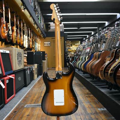 Fender American Vintage Reissue 1957 Stratocaster 2000 2-Color Sunburst w/Tweed Case image 6