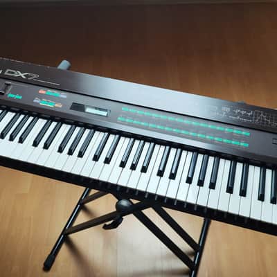 YAMAHA-DX7 FM synthesizer original from 1983 image 2