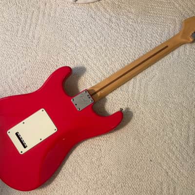 2001 Fender American Series Stratocaster with Maple Fretboard 2000 - 2002 - Hot Rod Red image 3