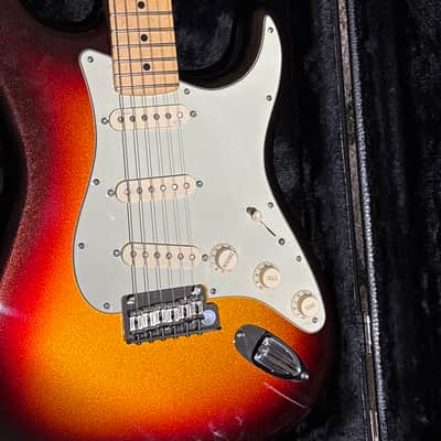 Fender Deluxe Plus Stratocaster 2016 - Metallic Sunburst image 3