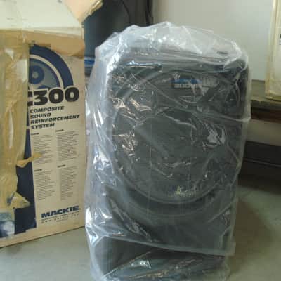 Mackie 406M Powered Mixer+C300 Speakers & Owner's Manuals--Mint Condition! image 4