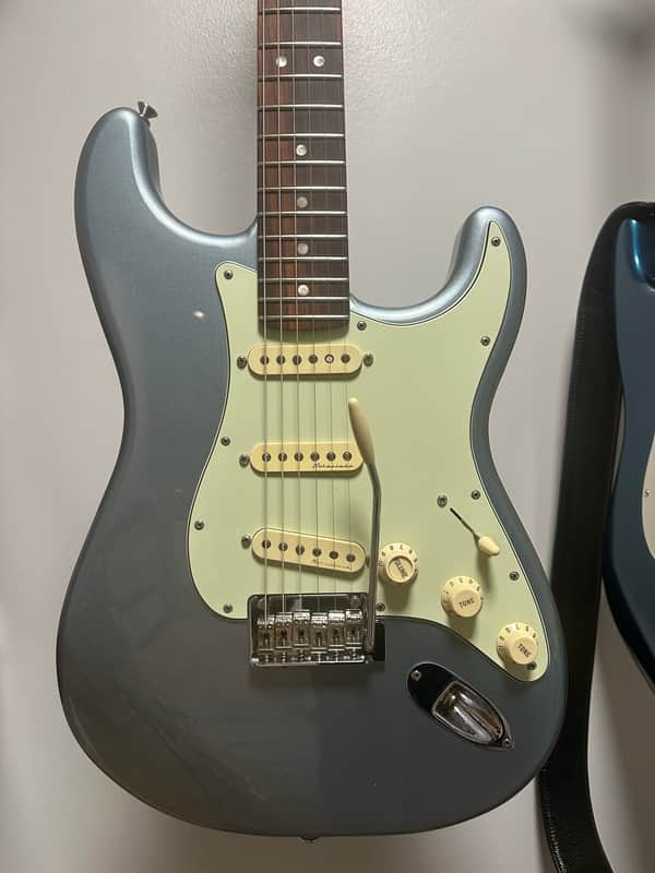 Fender Deluxe Roadhouse Stratocaster with Pau Ferro Fretboard 2018 - 2021 - Mystic Ice Blue image 1