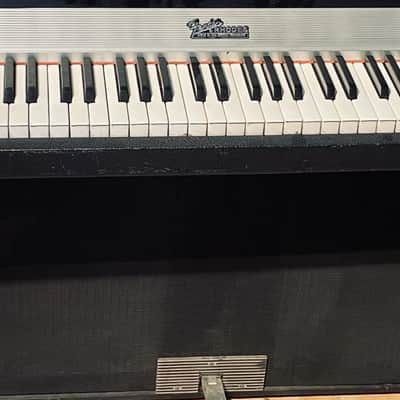 Fender Rhodes Suitcase Piano 73-Key Electric Piano 1969 - 1974 - Black Rounded Top image 2