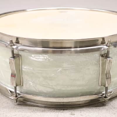 Ludwig Pioneer 5.5x14" Snare Drum NOB 6 Lug White Marine Pearl Vintage 1960's image 6