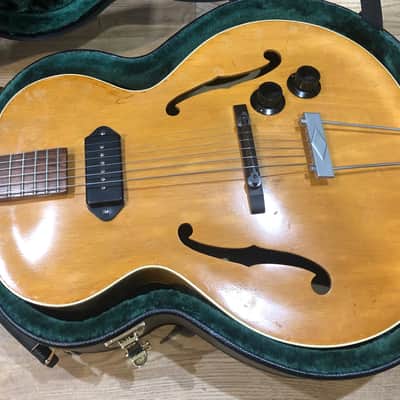 1951-1956 Epiphone Century archtop guitar, P 90 pick up, image 2