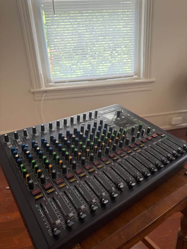 Mackie Onyx16 16-Channel Analog Mixer with Multitrack USB 2021 - Present - Dark Gray image 1