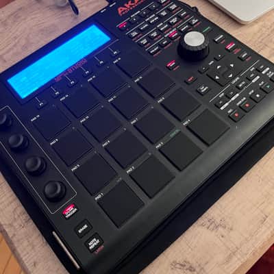 Akai MPC Studio Black Music Production Controller V1 2016 - 2020 - Black image 7