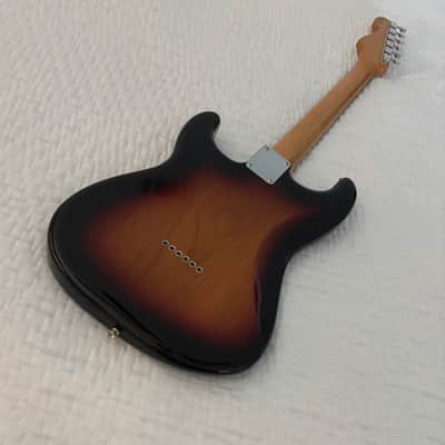 Fender Robert Cray Artist Series Signature Stratocaster 2003 - Present - 3-Color Sunburst image 15