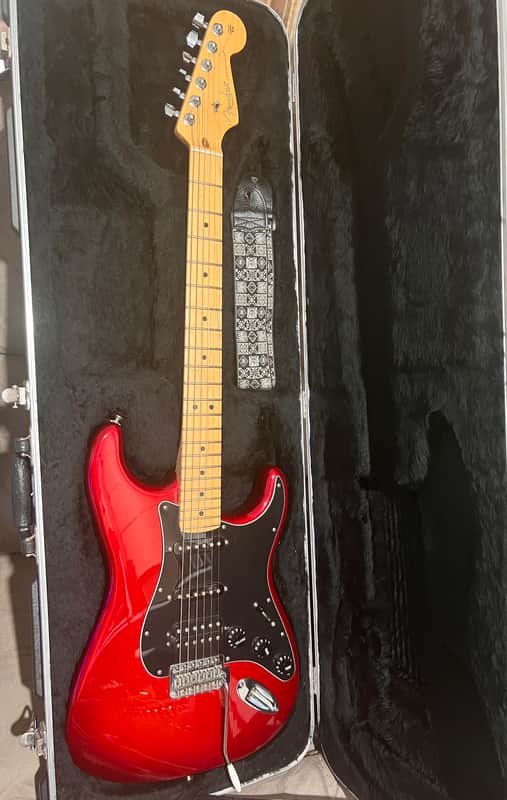 Fender Standard Stratocaster 2013 - Candy apple red image 1