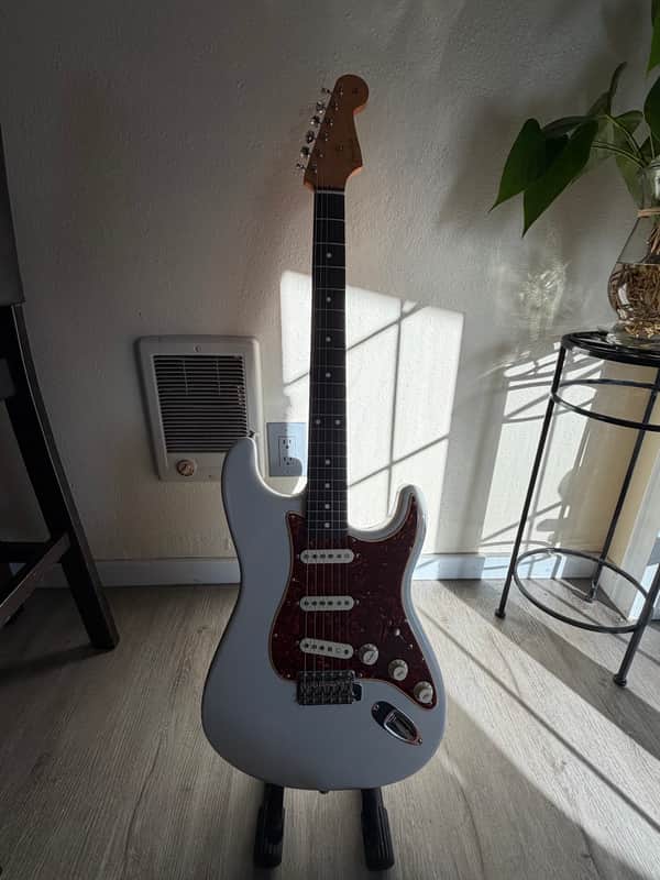Fender Vintera 60s Stratocaster - Lilac image 1