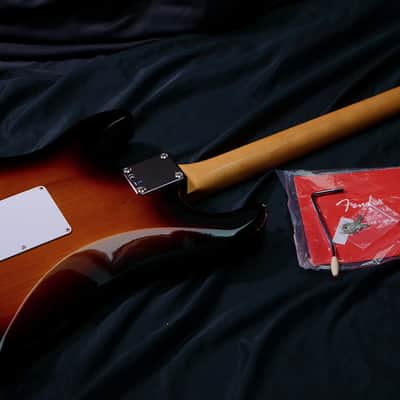 Fender Vintera '60s Stratocaster with Pau Ferro Fretboard 2019 - Present - 3-Color Sunburst image 8