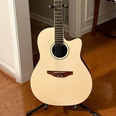 Ovation Celebrity CC24 2010's - White Sparkle Pearl image 1