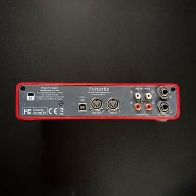 Focusrite Scarlett 2i4 - Red image 2