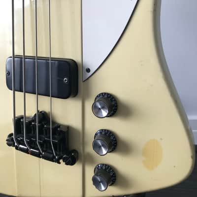 1989 Gibson Thunderbird white color image 4