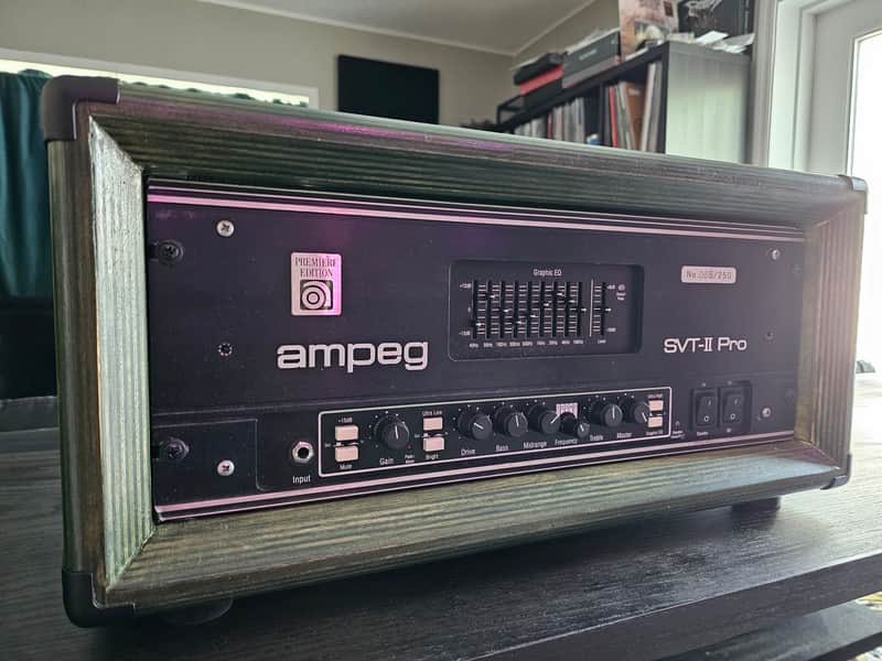 Ampeg SVT-II Pro Premiere Edition 300-Watt Rackmount Bass Amp Head