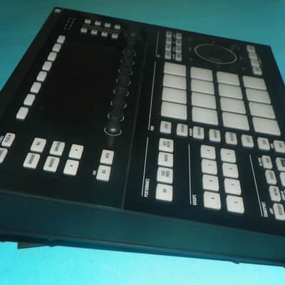 Native Instruments Maschine Studio Black MIDI Controller image 2
