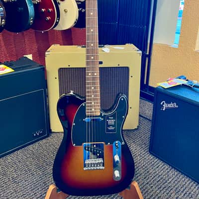 Fender LIMITED EDITION PLAYER II TELECASTER® 2025 - SPARKLE 3-COLOR SUNBURST image 1