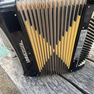 Vintage Universal 120-Bass 41-Key Piano Accordion – Made in Italy w/ Case image 4
