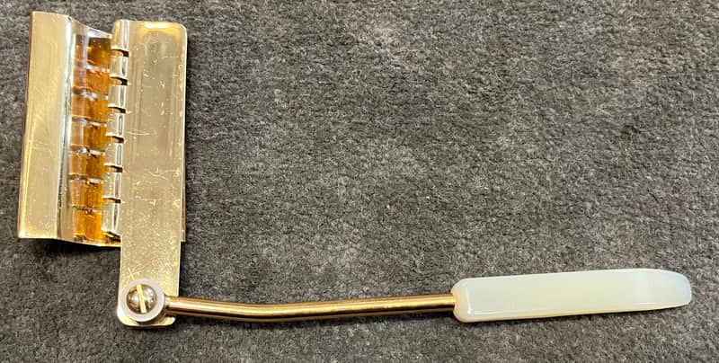Gibson Maestro Vibrola 1960’s - Gold image 1