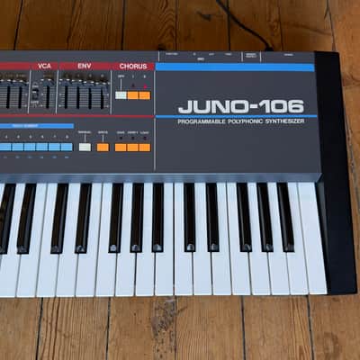 Roland Juno-106 + Flight Case (1984) Mint ! image 7
