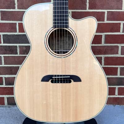 Alvarez Yairi Masterworks FYM70CE, OM, Sitka Spruce, Rosewood, LR Baggs VTC Element, Hardshell Case image 1
