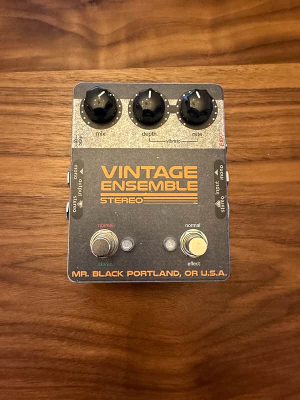 Mr. Black Stereo Vintage Ensemble