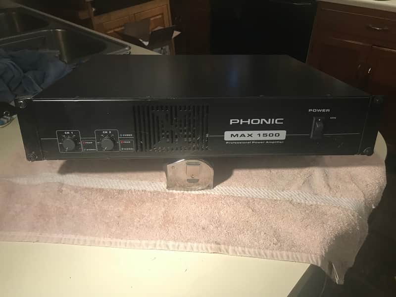 PHONIC MAX 1500 2U rack mount power amplifier. 450 WPC @ 4 Ohms. Great value amplifier. Includes rack mount bolts and washers. image 1