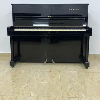 Elegant Yamaha U1 Upright Piano – Timeless Sound & Style image 3