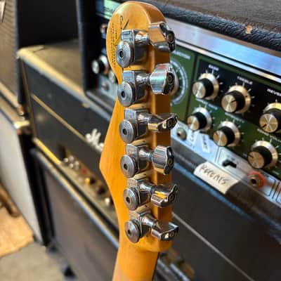 Fender Custom Shop Michael Landau '63 Stratocaster Relic 2013 - Present - Fiesta Red over 3-Color Sunburst image 10