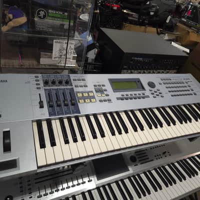Yamaha Motif ES 6 Production Synthesizer 2000s - Local Pickup Only