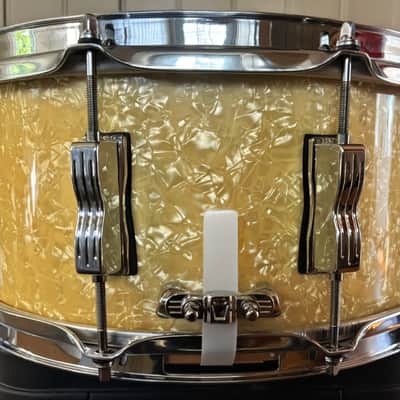 Ludwig LS403 Classic Maple 6.5x14" 10-Lug Snare Drum 2013 - Present - Vintage White Marine Pearl image 3