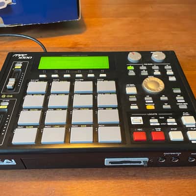 Akai MPC1000 Music Production Center 2004 - 2013 - Black with original box, 2gb cf card