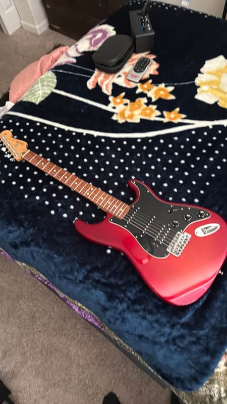 Fender Stratocaster 2017 - Burst Red image 1