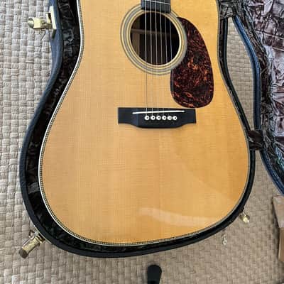 2000 Marrtinn HD28V Acoustic Guitar BEAUTIFUL -One Owner image 2