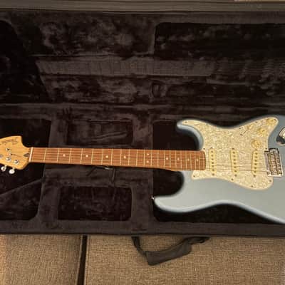 Fender Deluxe Roadhouse Stratocaster with Pau Ferro Fretboard 2018 - 2021 - Mystic Ice Blue image 1