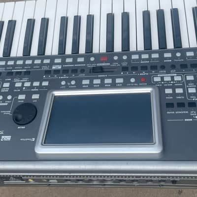Korg Pa900 61-Key Arranger Workstation 2010s - Grey Used image 3