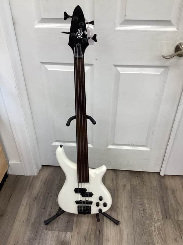 Rogue SERIES 3 FRETLESS BASS LATE 2000’s - WHITE