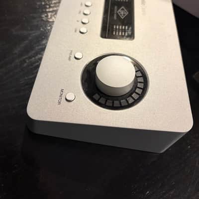 Universal Audio Apollo Solo Heritage Edition Thunderbolt 3 Audio Interface 2020 - Present - Silver image 3