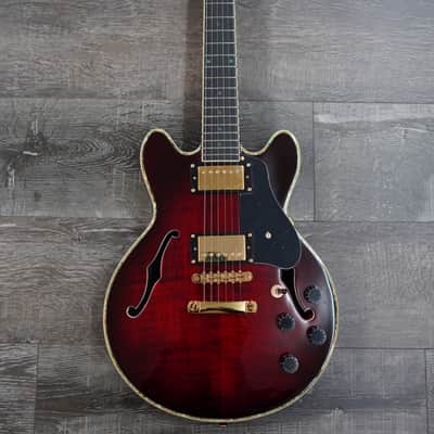 Double Cut Semi-Hollow Small Body Guitar - Red Burst image 2