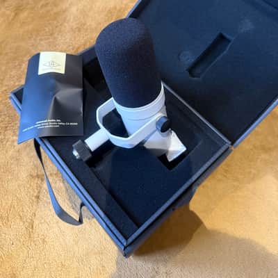 Universal Audio Standard SD-1 Cardioid Dynamic Microphone 2022 - Present - White image 3