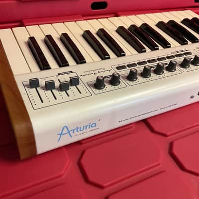 Arturia Factory Experience 32 Key Universal MIDI Controller Keyboard image 6