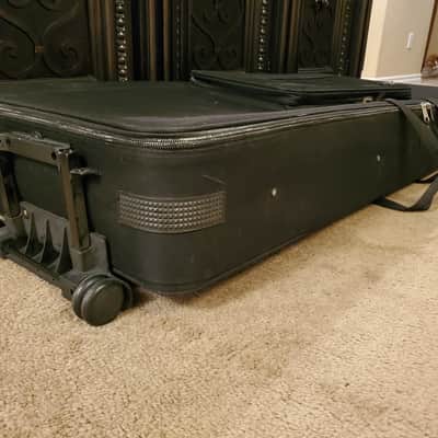 LARGE GATOR KEYBOARD/SYNTHESIZER TRAVEL CARRYING CASE W/WHEELS image 7