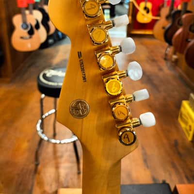 Fender 75TH ANNIVERSARY COMMEMORATIVE STRATOCASTER Maple Fingerboard, 2-Color Bourbon Burst image 10